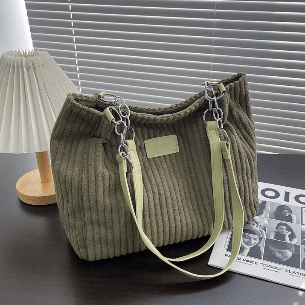 Shopper with Chain: Relaxed Size Meets Refined Details