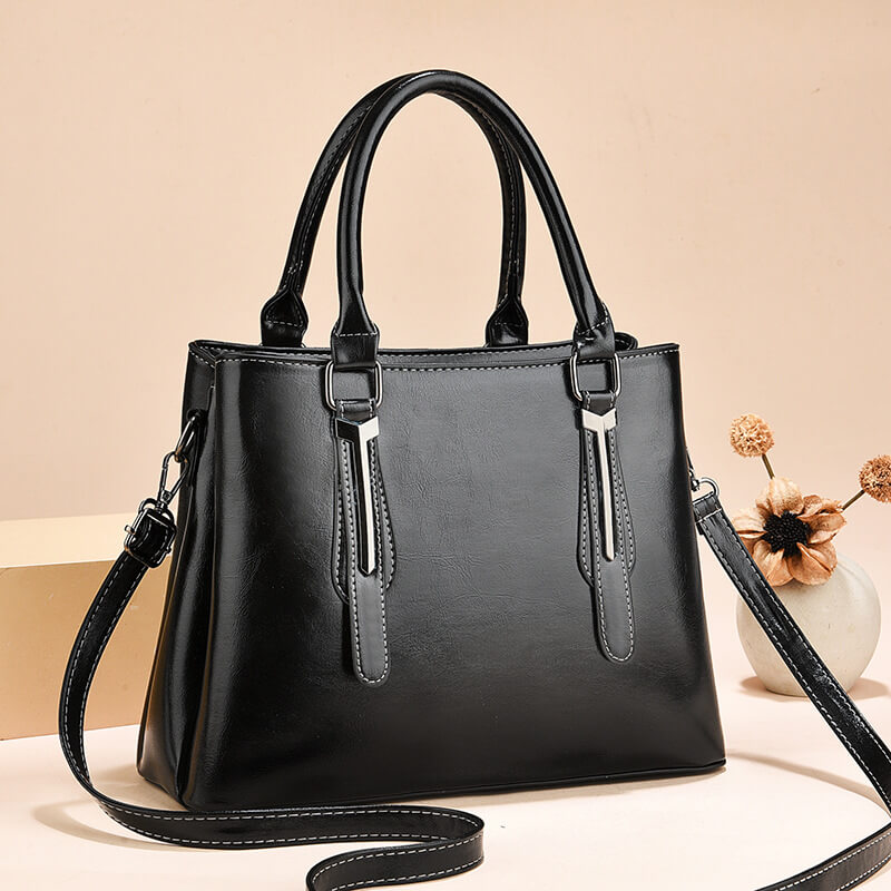 Bag with Contrast Stitching: Clean Style for Every Day