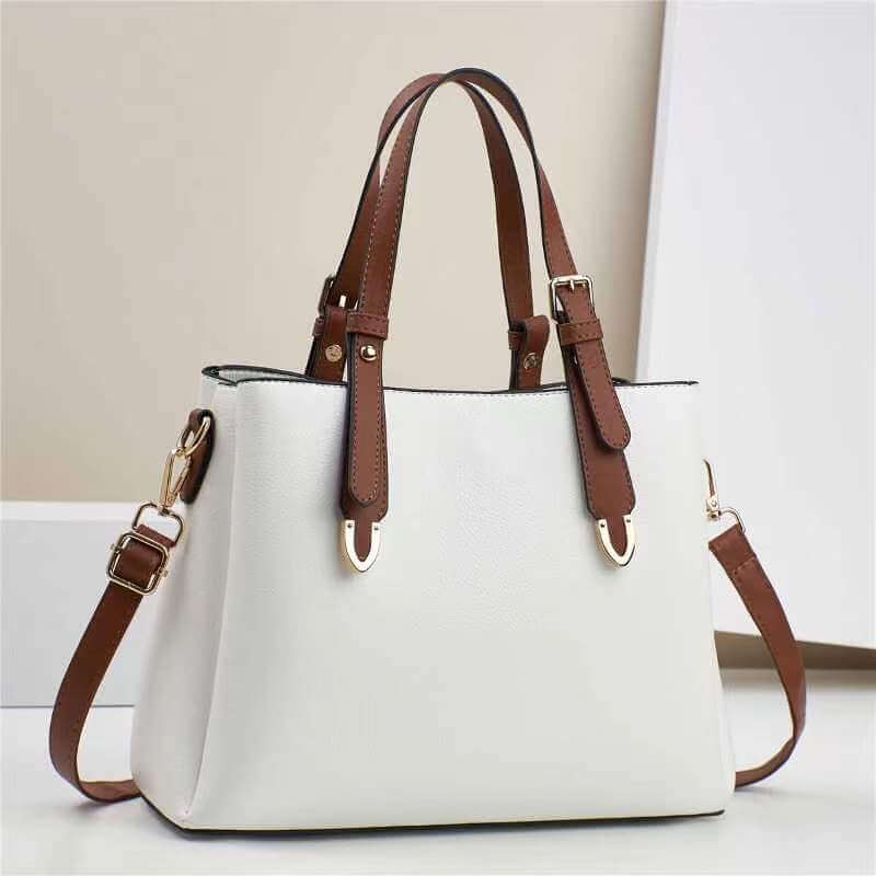 Two-Tone Handbag: Classic Design Meets Refined Detailing
